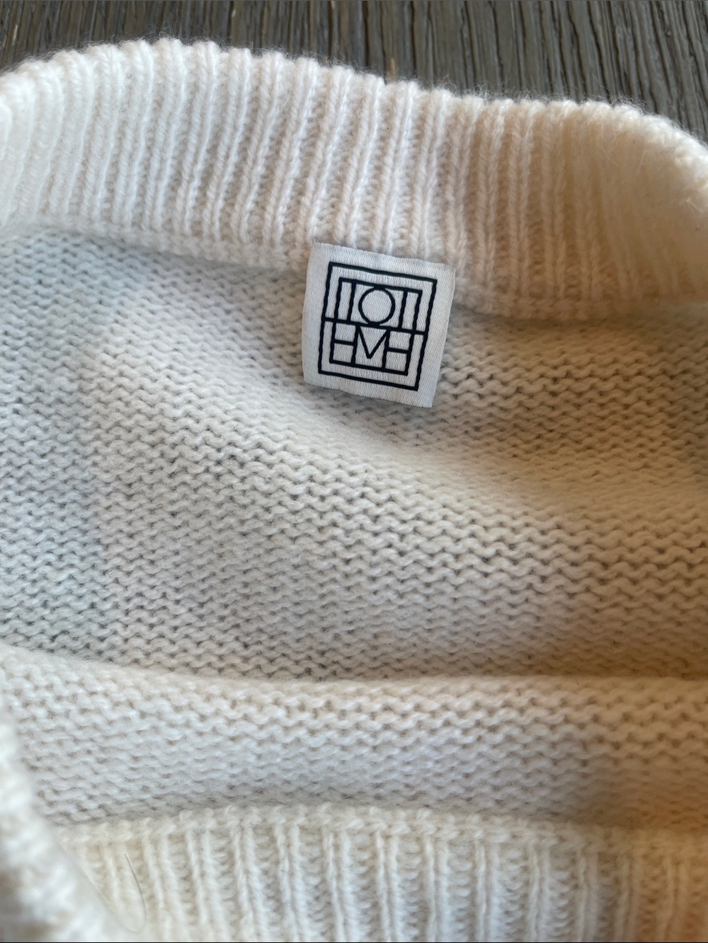 Toteme Bone Monogram Embroidery Knit. XXS - Picture 14 of 16